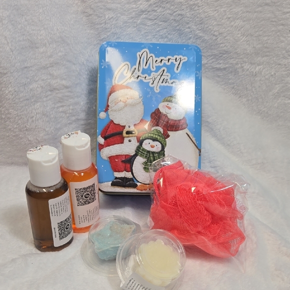 @Illuzion HandCrafted Mini Bath Sets, Tins 2 Body Washes, Soap Bar,Lotion Loofah - Picture 4 of 5